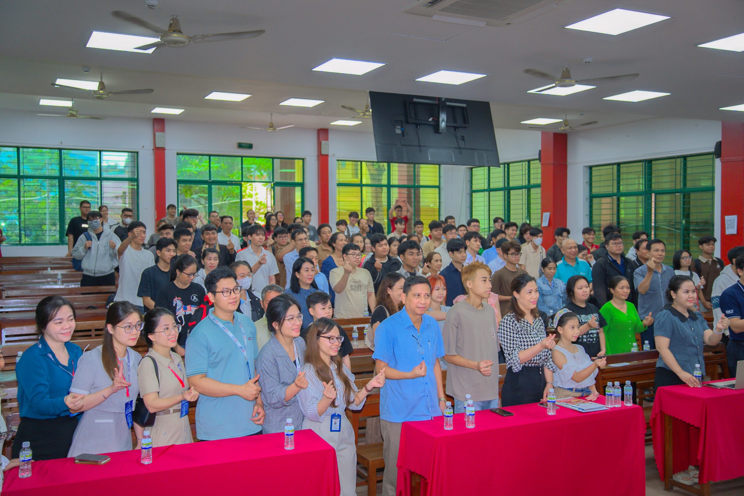 Không khí náo nhiệt tại đầu cầu miền Nam Open Day 2026 PTIT Rikkeisof